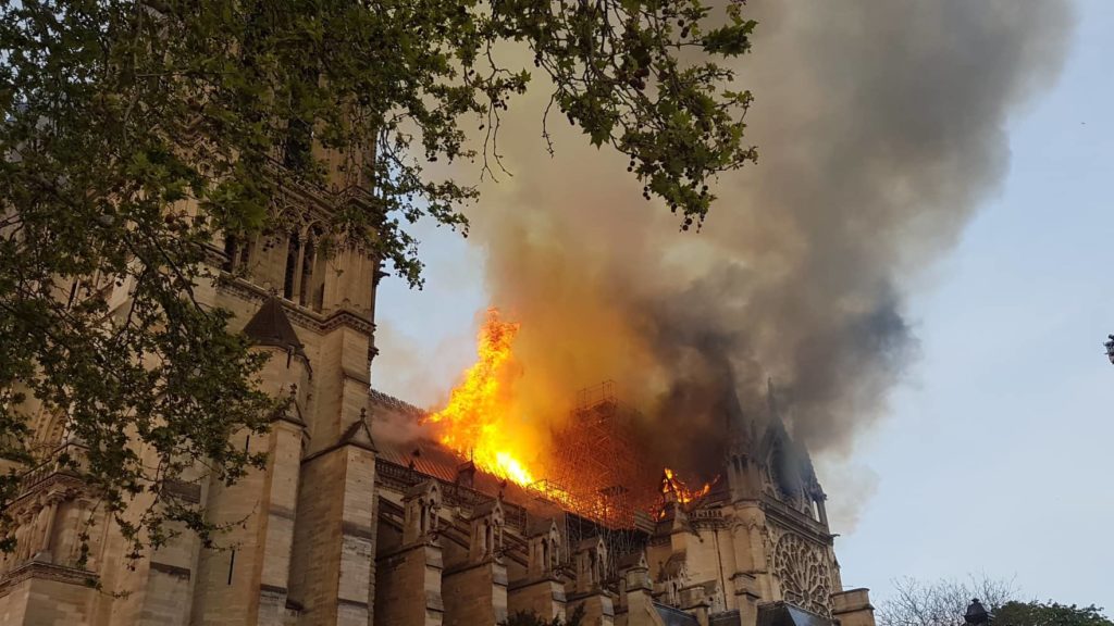 Parigi brucia. Cronaca dell'incendio di Notre Dame