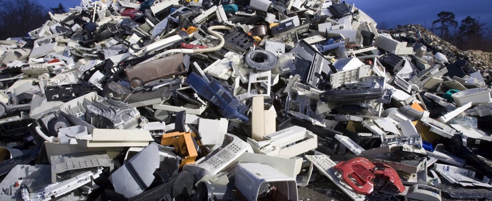 E-waste, l'Europa che non ricicla: il 65% dei rifiuti elettronici fra discarica e illecito