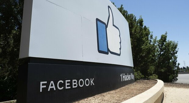 Facebook pronta a cambiare nome. Così Zuckerberg proverà a smarcarsi dal social