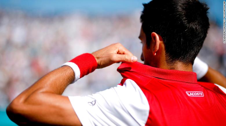 Djokovic, gli sponsor vacillano. Lacoste chiede incontro urgente al tennista