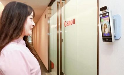 Canon in Cina fa entrare in ufficio solo i dipendenti che sorridono (o fingono di farlo)