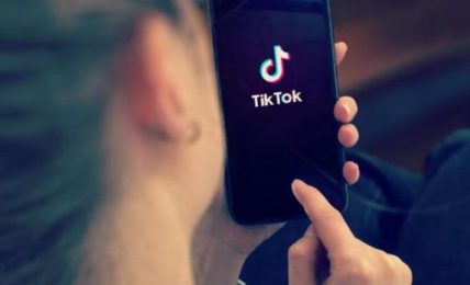 TikTok, maxi multa dall’Antitrust: sanzione di 10 milioni, «inadeguati controlli su minori»
