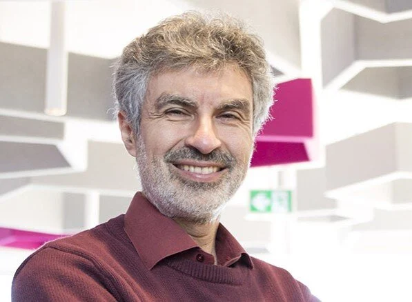Il monito di Yoshua Bengio, tra i padri dell’intelligenza artificiale: «Prendereste un aereo che ha il 10% di probabilità di cadere?»