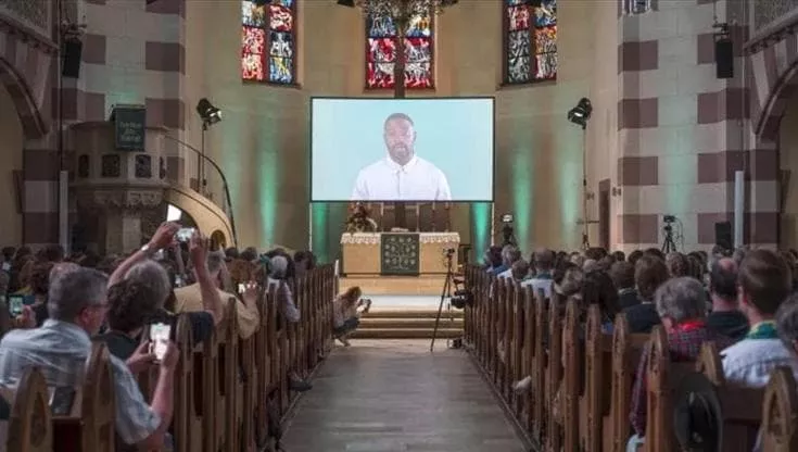 L’Intelligenza artificiale sta cambiando anche il rapporto con la religione