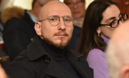 Chieti, un candidato fa campagna elettorale su Pornhub, Tinder e Hinge e abbandona i canali più tradizionali della propaganda politica