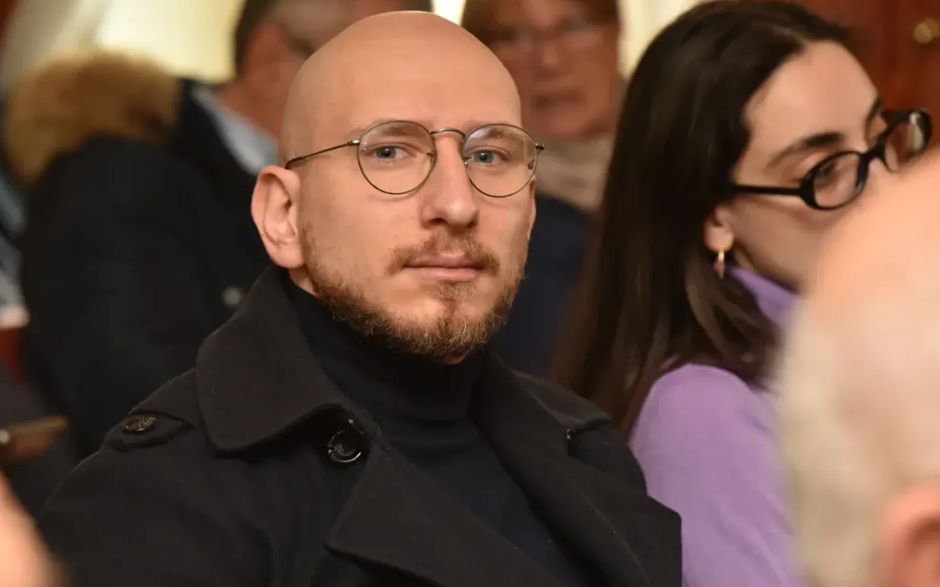 Chieti, un candidato fa campagna elettorale su Pornhub, Tinder e Hinge e abbandona i canali più tradizionali della propaganda politica