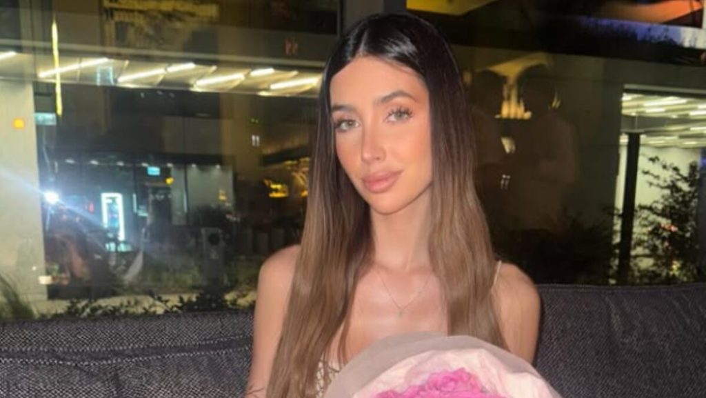 Michelle Comi e la pornografia emotiva, l’esperto: “Per lei contano solo hype e denaro. Il problema non è provocare, ma…”