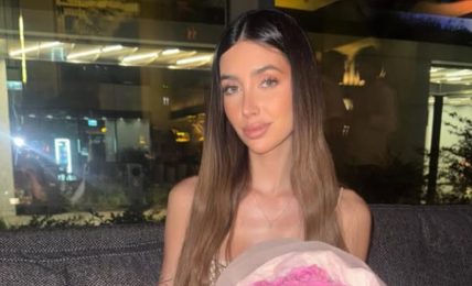Michelle Comi e la pornografia emotiva, l’esperto: “Per lei contano solo hype e denaro. Il problema non è provocare, ma…”