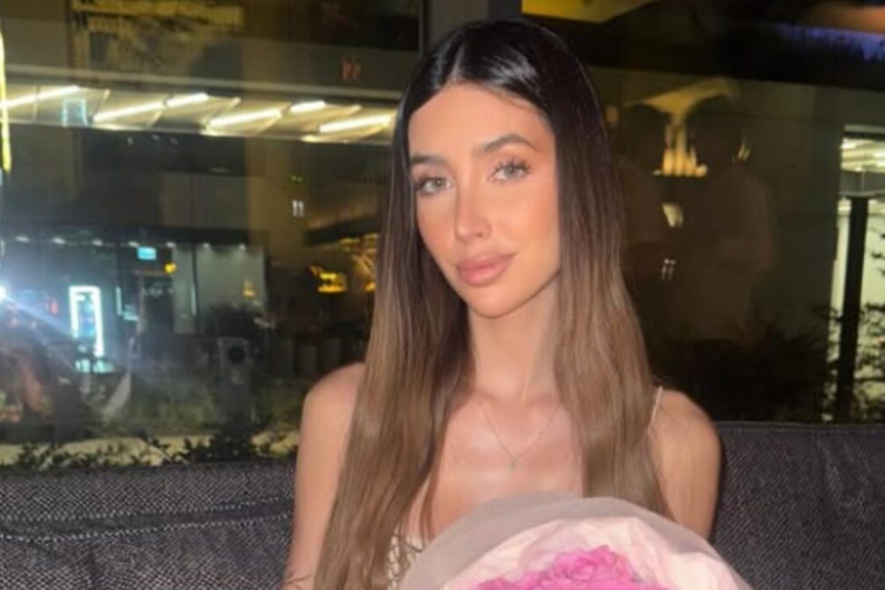 Michelle Comi e la pornografia emotiva, l’esperto: “Per lei contano solo hype e denaro. Il problema non è provocare, ma…”
