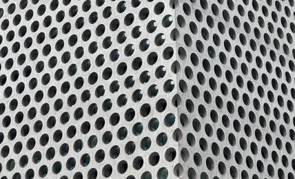 La tela delle bugie: distopie cognitive e manipolazione