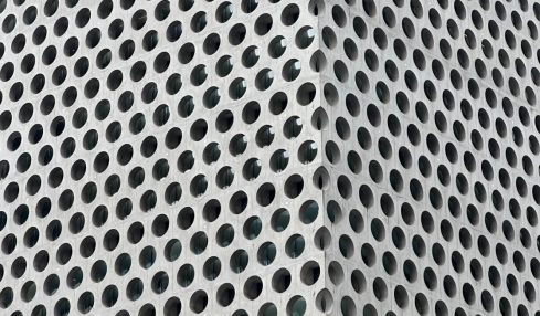 La tela delle bugie: distopie cognitive e manipolazione