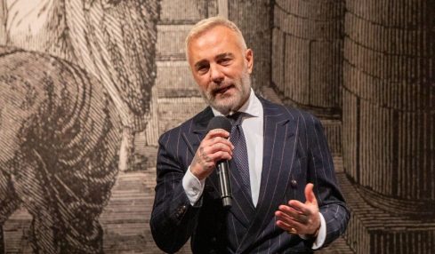 Gianluca Vacchi, lo stile dell’imprenditore-influencer non è più un affare: zero vendite e nuove perdite per la sua piattaforma di e-commerce