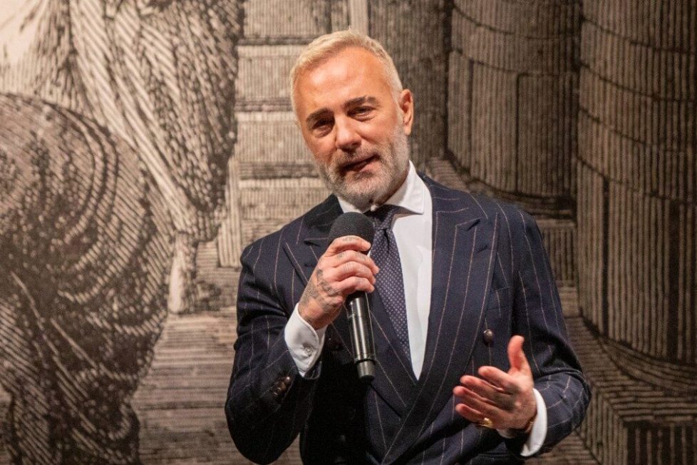 Gianluca Vacchi, lo stile dell’imprenditore-influencer non è più un affare: zero vendite e nuove perdite per la sua piattaforma di e-commerce
